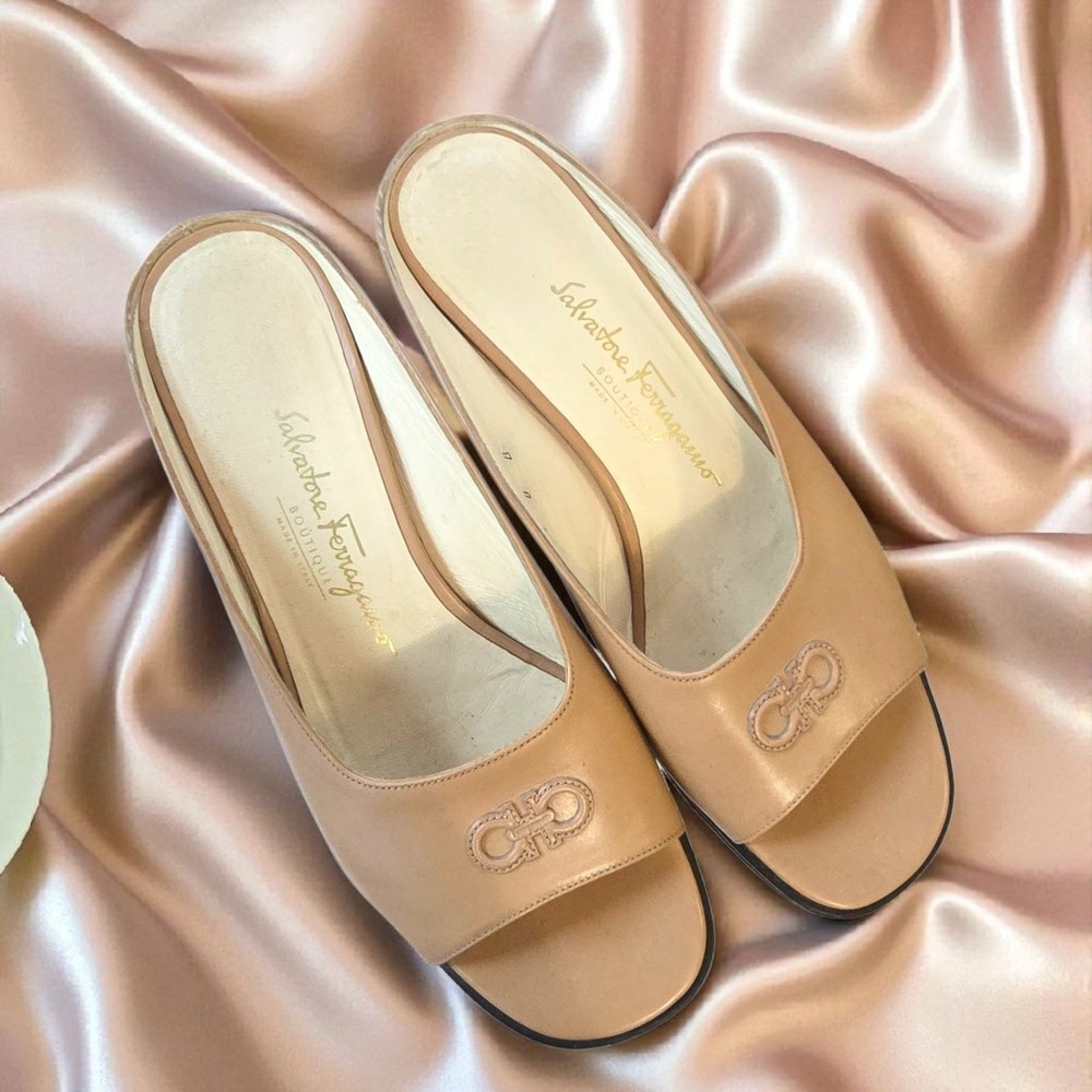 Vintage Salvatore Ferragamo Tan‎ Leather Gancini Wedge Slides 8B Italy...